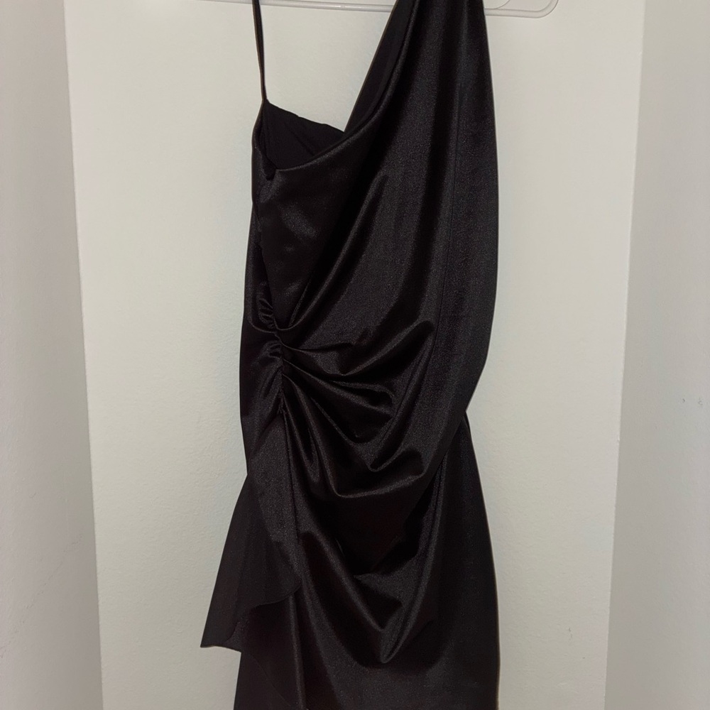 Elegant Black One-Shoulder Dress